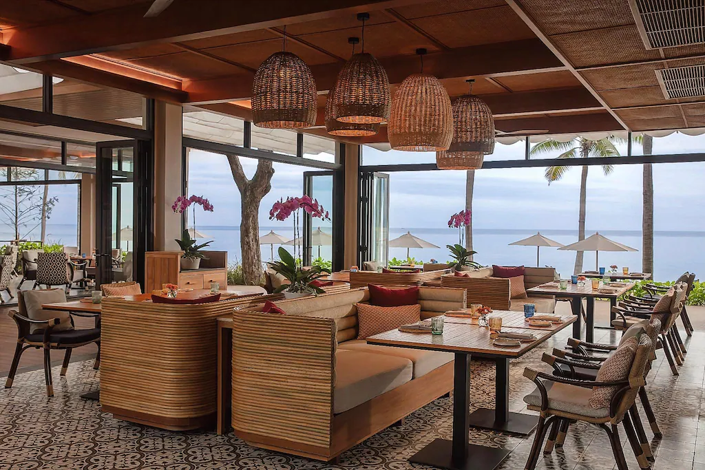 Anantara Hua Hin - restaurant with sea view