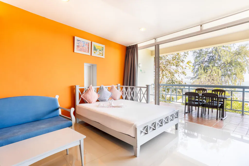 Chom View Hotel — suite room