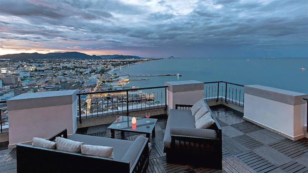 Vana Nava Sky Restaurant & Bar - Holiday Inn Hua Hin
