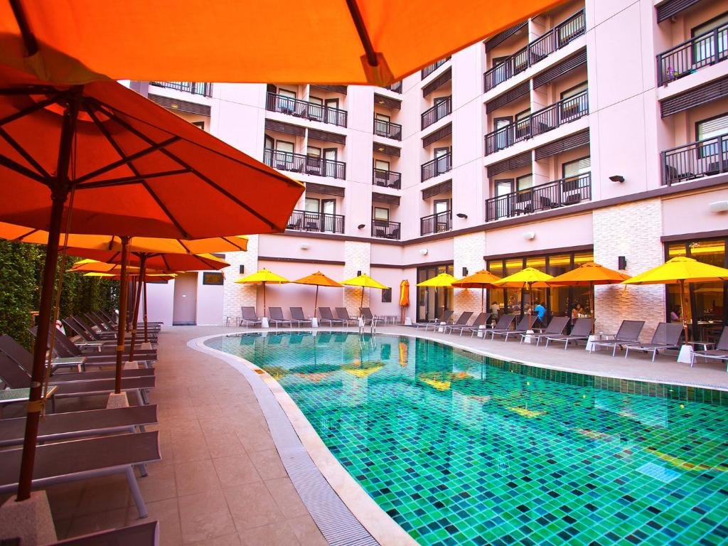 ibis Hua Hin — swimming pool